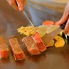 目の前の鉄板で臨場感たっぷりに味わえる伊萬里牛のステーキを居心地の良い店内でゆっくりと楽しめる伊万里のレストラン。