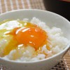 今晩のおかずは卵料理で決まり！珍しく希少価値の高い「青卵（幸せの卵）」と純国産モミジの「赤卵」を新鮮なまま全国発送！